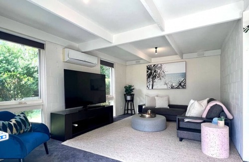 Black Rock House | Beachside Getaway - Pets Welcome!