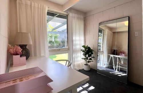 Black Rock House | Beachside Getaway - Pets Welcome!