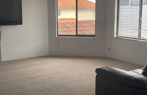 Mandurah House | 'Beachside'home 20 metres to beach. Ideal for families and friends.