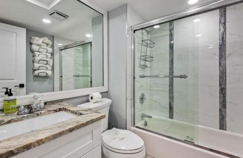 Marco Island Apartment | Beachside living on Marco Island! 2 Bedroom 2 Bath - EASY BEACH ACCESS - 5 STAR!