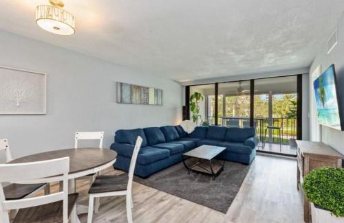 Marco Island Apartment | Beachside living on Marco Island! 2 Bedroom 2 Bath - EASY BEACH ACCESS - 5 STAR!