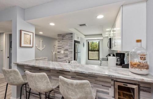 Marco Island Apartment | Beachside living on Marco Island! 2 Bedroom 2 Bath - EASY BEACH ACCESS - 5 STAR!