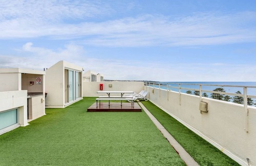 Manly Apartment | Beachside Paradise - Ocean Views, Central Position
