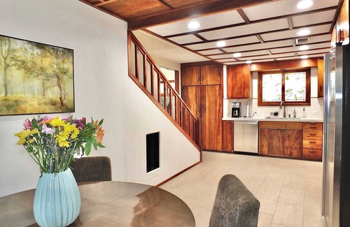 Peninsula House | Beachside Sanctuary – Lovely 3 BDR Steps to Ocean!