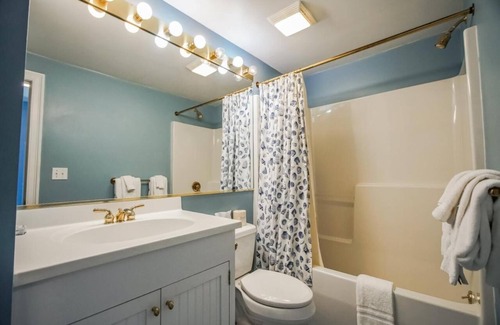 Falmouth Apartment | Beachside Village studio right on the beach with 180 views of Vineyard Sound