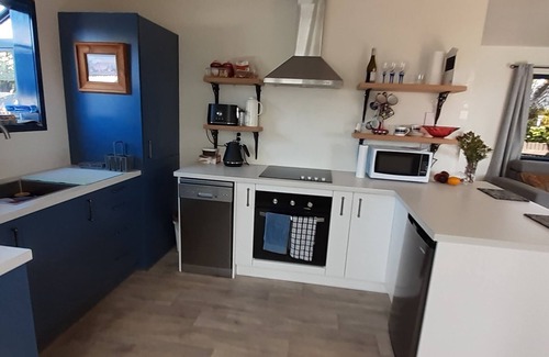 Westport Cottage | Beachside with bike trail access and fibre. Winter and weekly discounts now on.
