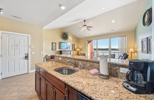 Lake Delton Apartment | Beachtop Condo at Delton Grand - Waterfront
