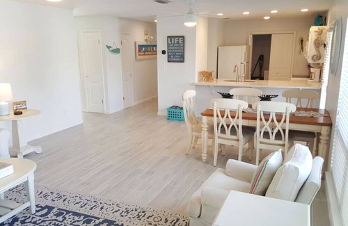 Navarre Beach Apartment | Beachview Beachin`, Navarre Beach