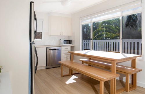 Berrara House | Beachway - Pet Friendly - 2 Mins Walk to Beach
