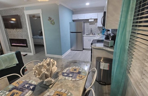 Caloosahatchee Apartment | Beachy 1-Bedroom Getaway in Cape Coral – 20 Mins to Sanibel & Fort Myers Beach!