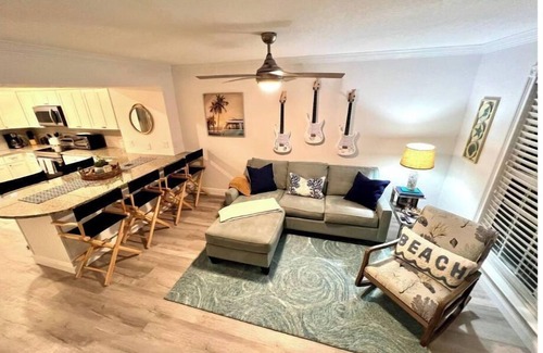 New Smyrna Beach House | Beachy 2bd Townhouse w/Garage