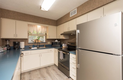 Coquina Gables Apartment | Beachy Getaway–Cozy, Clean & Equipped w/All Essentials! Relax, Enjoy & Refresh!