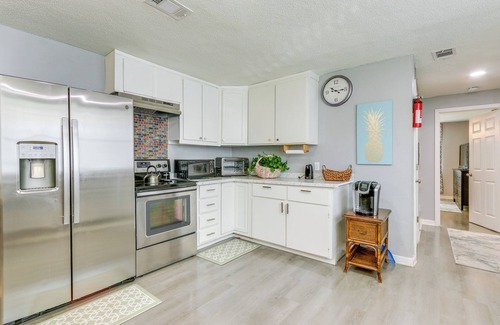 Northwest Quadrant House | Beachy Home in Heart of Beaufort w/Pool Access