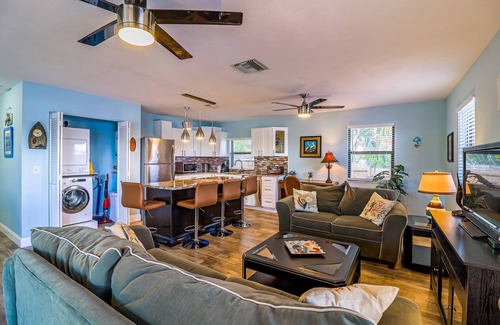 Lake Park House | Beachy Tiki on the Water!