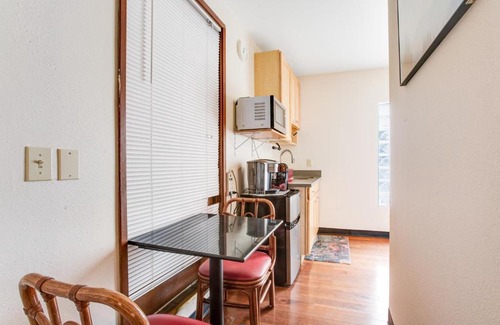 Mid-Beacon Hill Hotel | Beacon Hill Hideaway