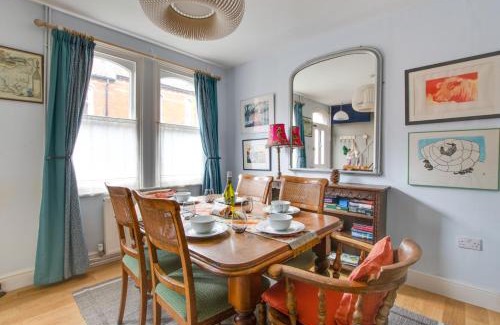 Martlesham Heath House | Beaconsfield Bolthole