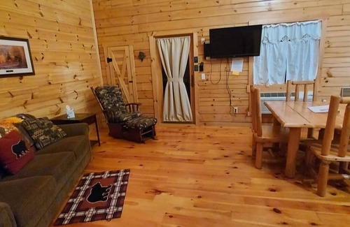 Moravia Cabin | Bear Cub - Sleeps up to Four