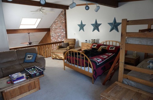 Bartlett Condo | Bear Cubs' Penthouse - Seasons at Attitash Sleeps 10, 2 HD TVs, 200 Mbps Wifi