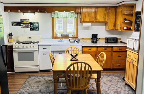 Slate Run House | Bear Run Lodge-Creek front, steps away from everything!