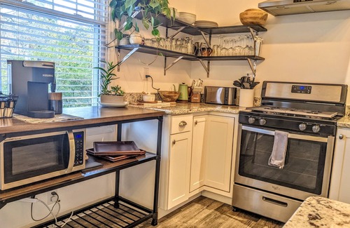 Hendersonville House | Bearcat Bungalow located in the heart of Downtown
