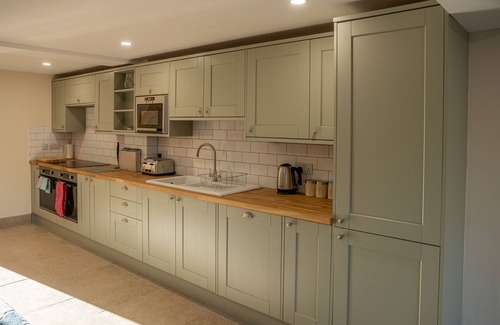 Little Rissington House | Bears Court - No.5 | Spacious home with Hot Tub