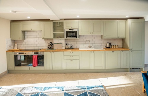 Little Rissington House | Bears Court - No.5 | Spacious home with Hot Tub
