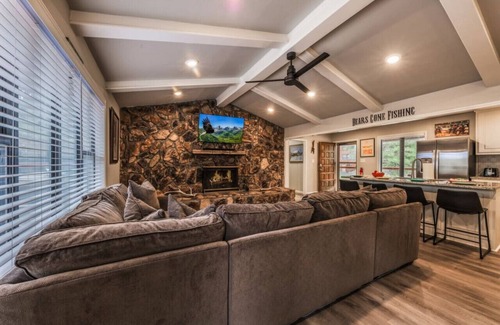 Ruidoso Apartment | Bears Gone Fishing- Hot Tub, Decks, Near Trails