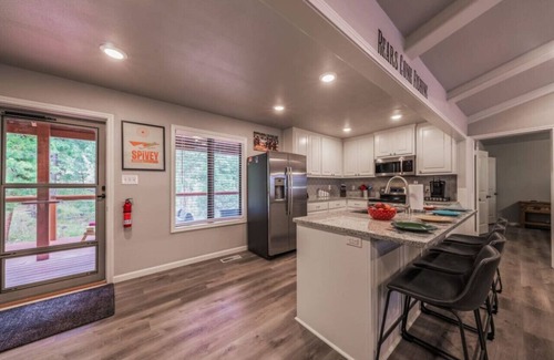 Ruidoso Apartment | Bears Gone Fishing- Hot Tub, Decks, Near Trails