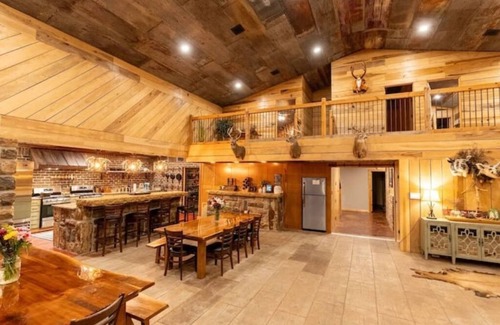 Huntsville Cabin | Bearshield Lodge