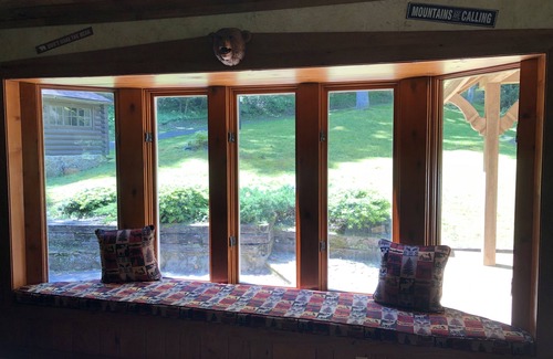 Maggie Valley Cabin | Beartime:Pool table, Arcade, Hot tub, Fireplace,Firepit, Large driveways. 3acres