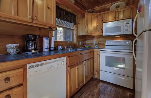 Townsend Cabin | Bearview Heights: Get a Bear's-Eye View of Your Best Vacation Yet!