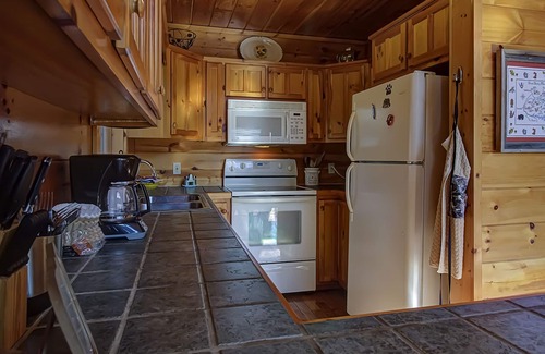 Townsend Cabin | Bearview Heights: Get a Bear's-Eye View of Your Best Vacation Yet!