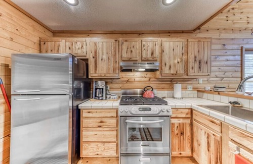 Ruidoso Cabin | Beary Happy Place:Cozy Mtn Cabin,Deck,Views,Trails