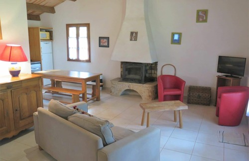 Blanquefort-sur-Briolance House | Beautiful private villa for 4 guests with WIFI, private pool, TV, terrace, pets allowed and park.