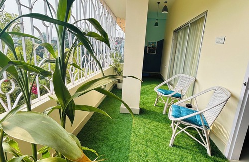 Sualkuchi Apartment | BeauMonde boutique suites - Azure Escape with AC and Wifi.