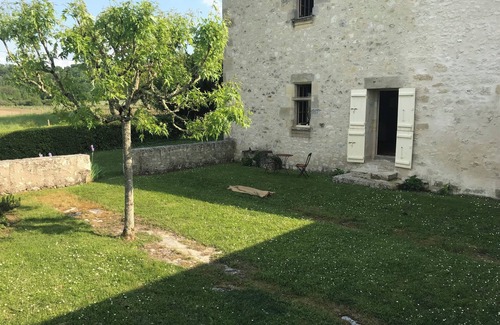 Saint-Michel-de-Montaigne House | Beautiful Farm 16E Century Next to Montaigne Castle