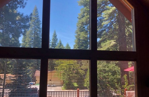 Lake Almanor Country Club House | Beautiful Mountain Cabin