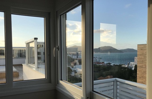 Ingleses Sul Apartment | Beautiful Penthouse of High Standard in Florianopolis. English beach in front of the sea