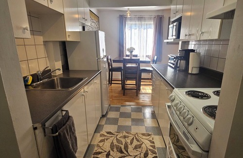 Sainte-Anne-de-Bellevue Apartment | Beautiful 1-bedroom apartment with AC, WiFi & Parking in Sainte-Anne-de-Bellevue