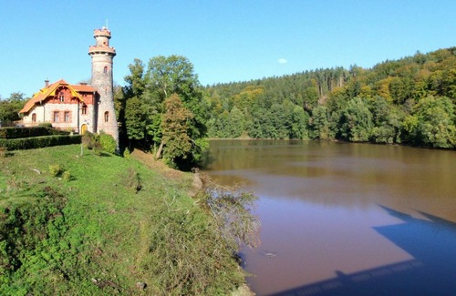 Dolni Kalna Apartment | Beautiful apartment for 6 people with WIFI, private pool, TV, terrace and parking