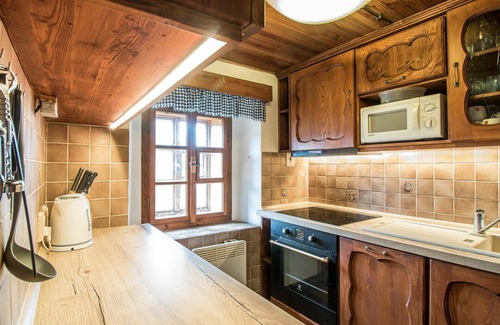 Lanov Villa | Beautiful private villa for 9 guests with WIFI, TV, terrace, pets allowed and parking