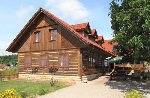 Uhlejov Villa | Beautiful private villa for 24 guests with WIFI, private pool, TV, terrace, pets allowed and par.