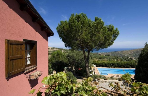 Collesano Villa | Beautiful apartment in villa with pool, WIFI, A/C, TV, terrace and panoramic view, close to Cefa.