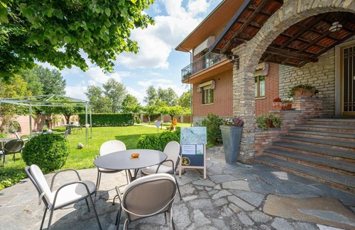 Castagnole delle Lanze Apartment | Beautiful apartment for 4 guests with WIFI, A/C, pool, TV, patio and parking