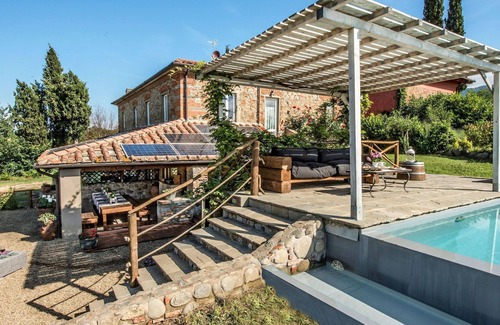 Terranuova Bracciolini Villa | Beautiful private villa for 12 people with A/C, WIFI, private pool, TV, patio and pets allowed