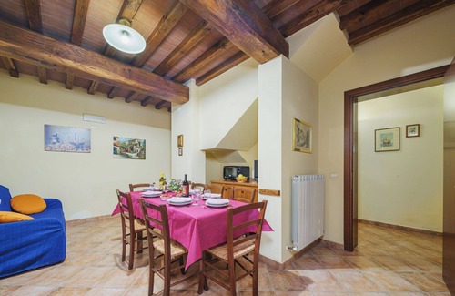 Orentano Apartment | Beautiful apartment for 7 people with WIFI, pool, A/C, TV, patio and parking