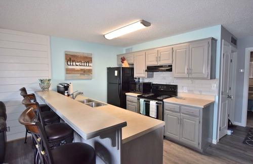 Osage Beach Condo | Beautiful! 1 Bd/1Ba -Slps 4- On the Water! 2 Steps to Unit! Wifi