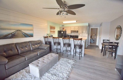 Osage Beach Condo | Beautiful! 1 Bd/1Ba -Slps 4- On the Water! 2 Steps to Unit! Wifi