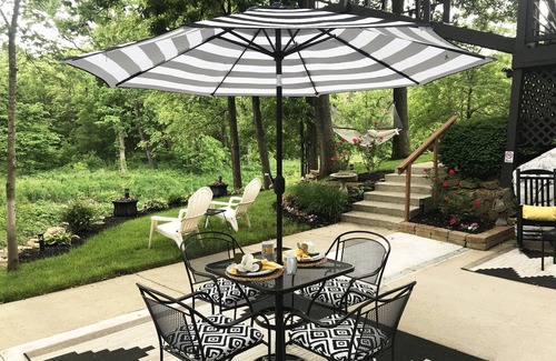 Olathe House | Beautiful 1-Bdrm Private Suite - Like a Resort Overlooking a Creekside Backyard