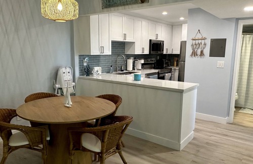 Islamorada Condo | Beautiful 1 bedroom apartment, king size bed, Summer Sea Condo